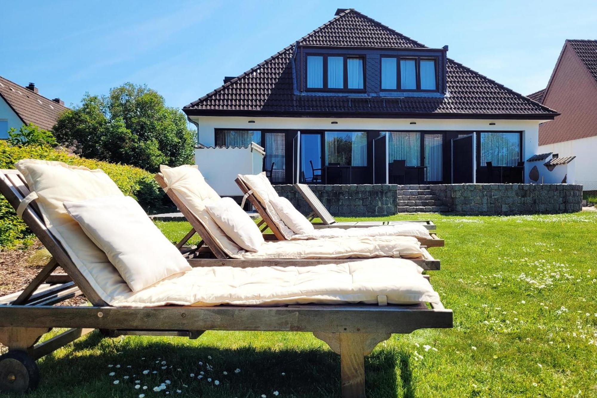 Hochwertige Ferienwohnung Mit Sonnenterrasse & Gartenblick, Nur Wenige Gehminuten Zum Strand Scharbeutz Exterior photo