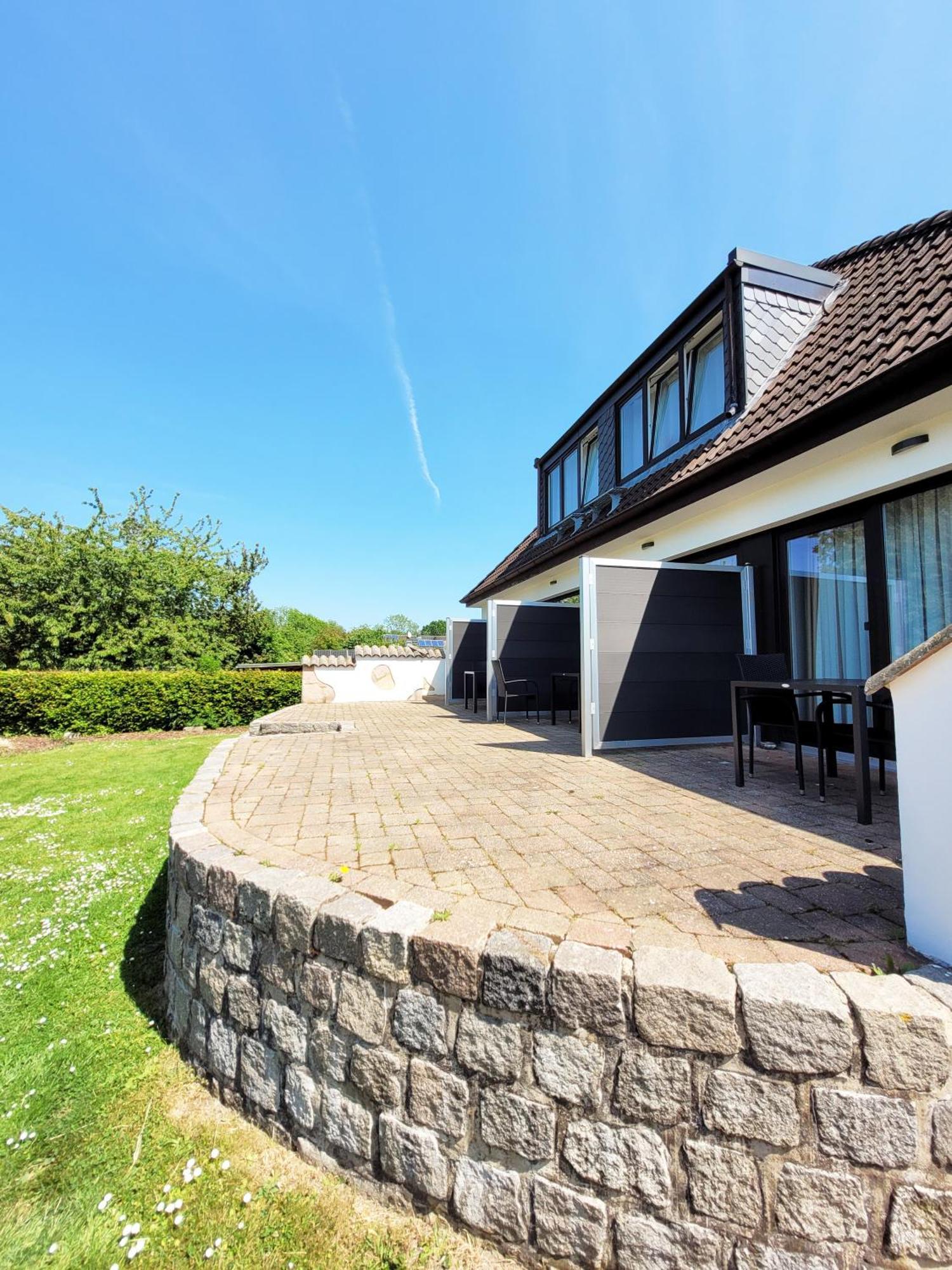 Hochwertige Ferienwohnung Mit Sonnenterrasse & Gartenblick, Nur Wenige Gehminuten Zum Strand Scharbeutz Exterior photo